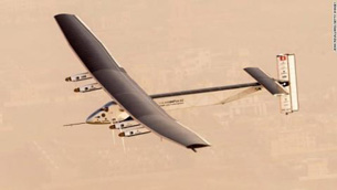 Solar Impulse 2 chạy pin mặt trời bay vòng quanh trái đất