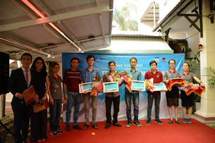 SolarBK trao tặng học bổng "Phát triển tài năng xanh 2016"