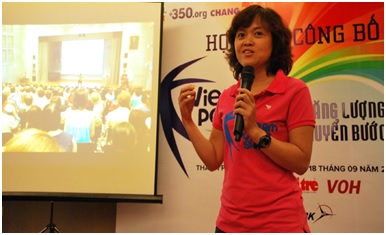 Bà Hoàng Thị Minh Hồng – Điều phối viên chiến dịch 350.org Đông Á và Đông Nam Á giới thiệu chiến dịch Vietnam Power Shift