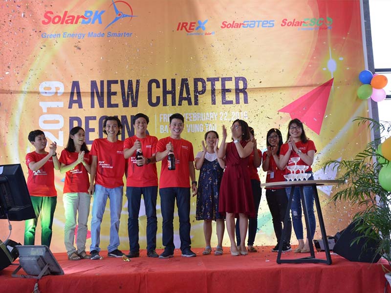 Hơn 100 cán bộ nhân viên SolarBK từ các chi nhánh trên toàn quốc, quốc tế tham dự tiệc tân niên 2019 tại IREX – Thành viên của SolarBK