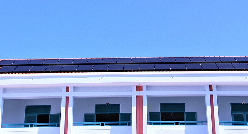 Hệ thống điện mặt trời nối lưới BigK (10,23 kWp) tại Trường THPT Nguyễn Thị Minh Khai (H. Vạn Ninh)